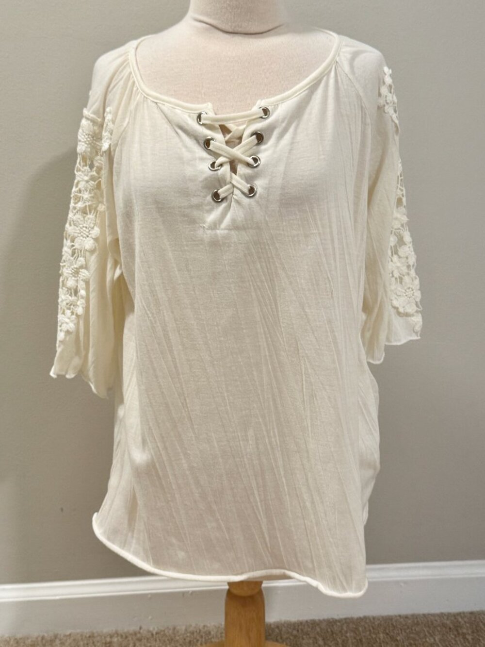 Women's XL Cream Colored New York Laundry 3/4 Lace Sleeve Dressy Shirt Blouse